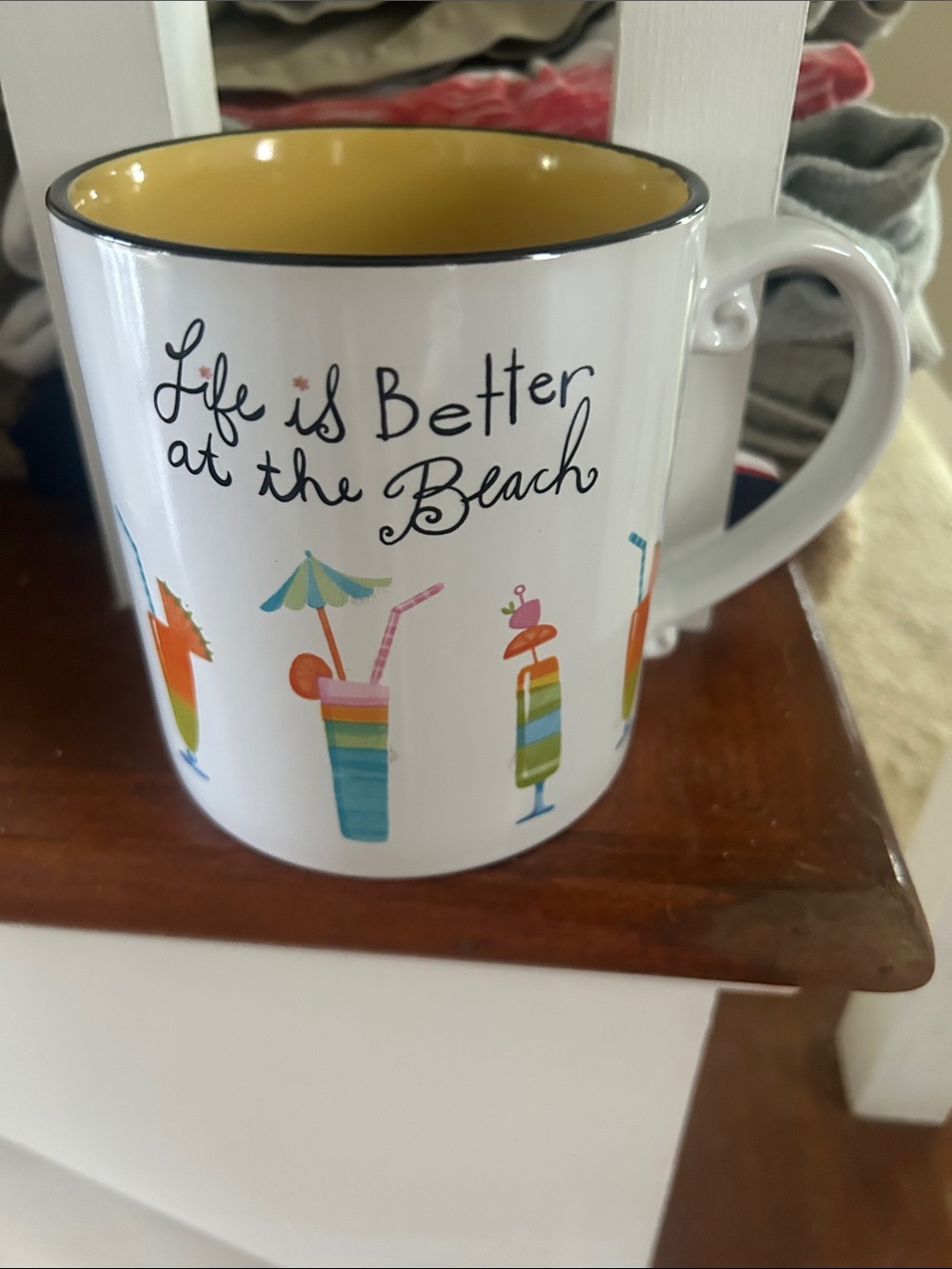 Cracker Barrel White Beach Drink Pattern Coffee Mug with Yellow Interior